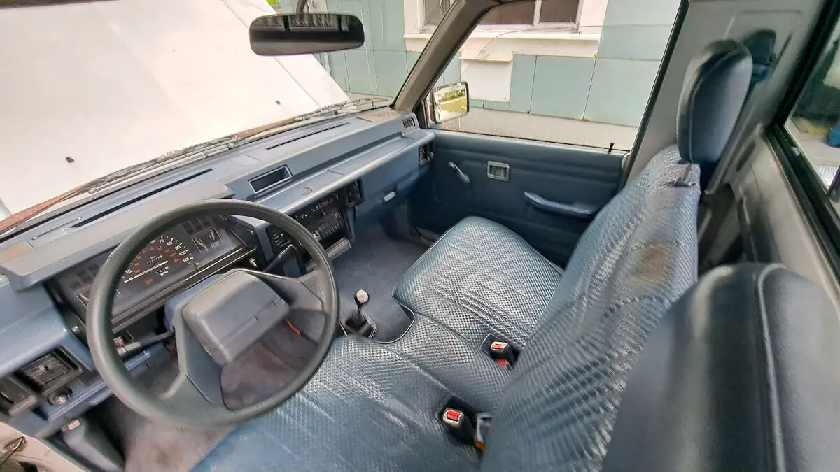 92 mitsubishi mightymax single cab small truck