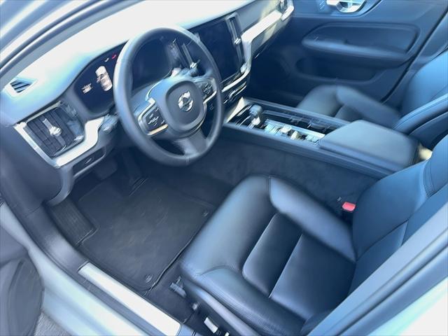 2024 volvo s60 b5 core dark theme
