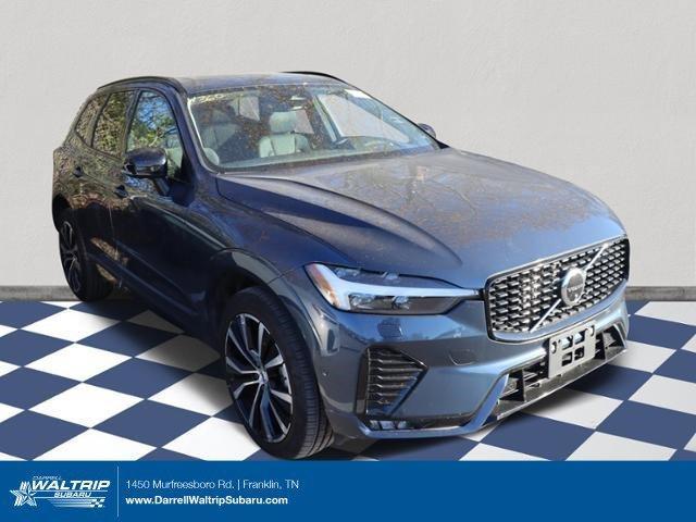 2024 volvo xc60 b5 plus dark theme
