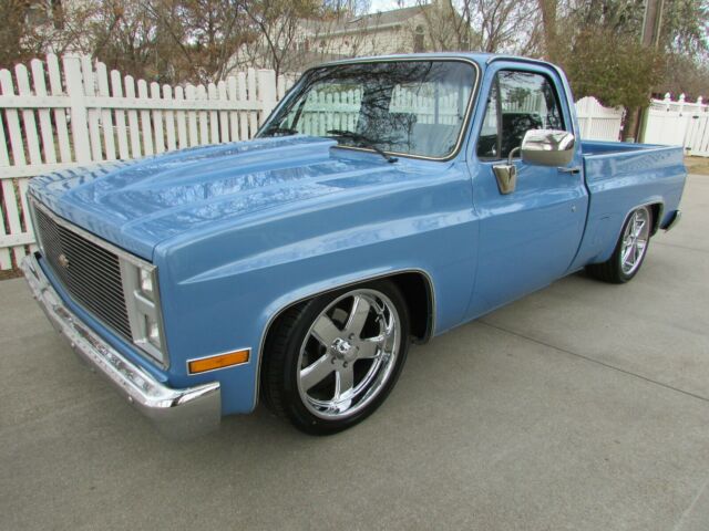 1985 chevrolet c10 silverado / slammed / restomod / show condition / video