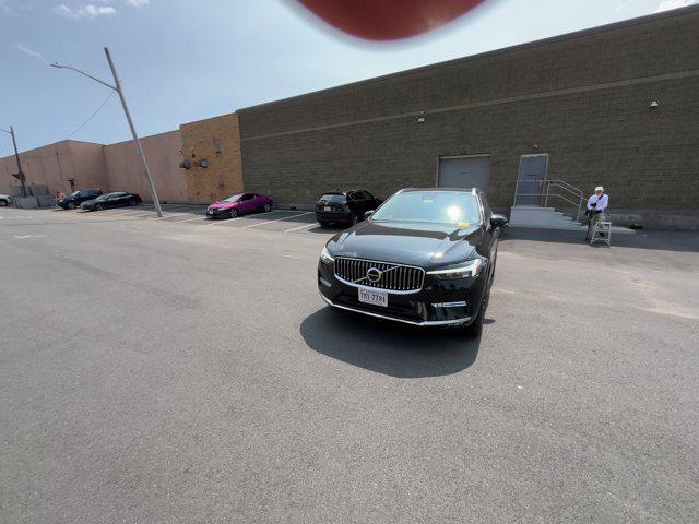 2023 volvo xc60 b5 plus bright theme