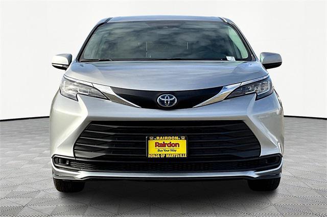 2022 toyota sienna le