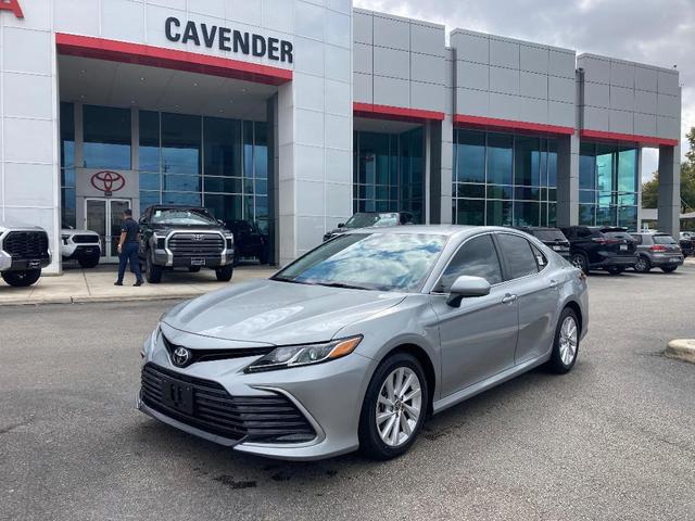 2021 toyota camry le