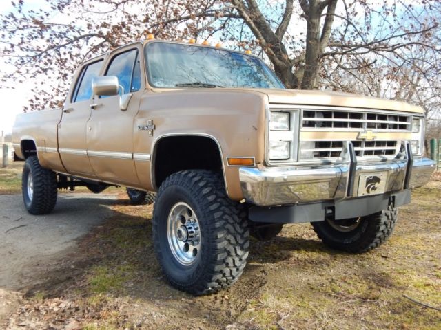 1984 chevrolet k30 crew cab scottsdale, 454 big block, lifted, rust free truck!