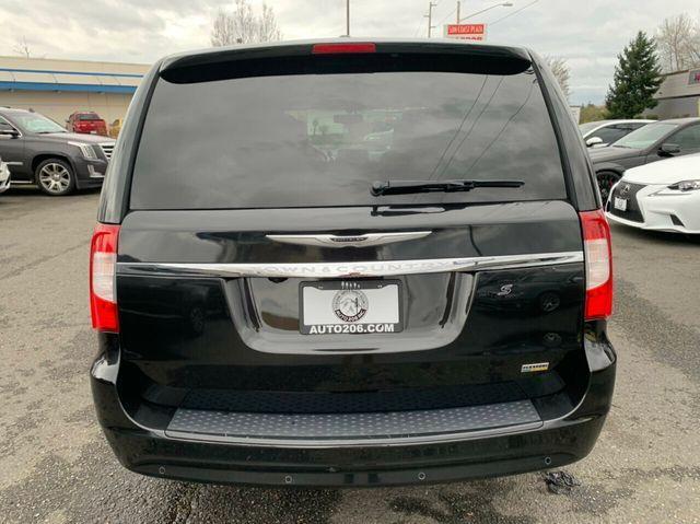 2015 chrysler town & country in kent, washington