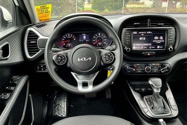 2022 kia soul lx