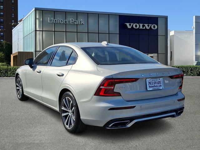 2022 volvo s60 momentum