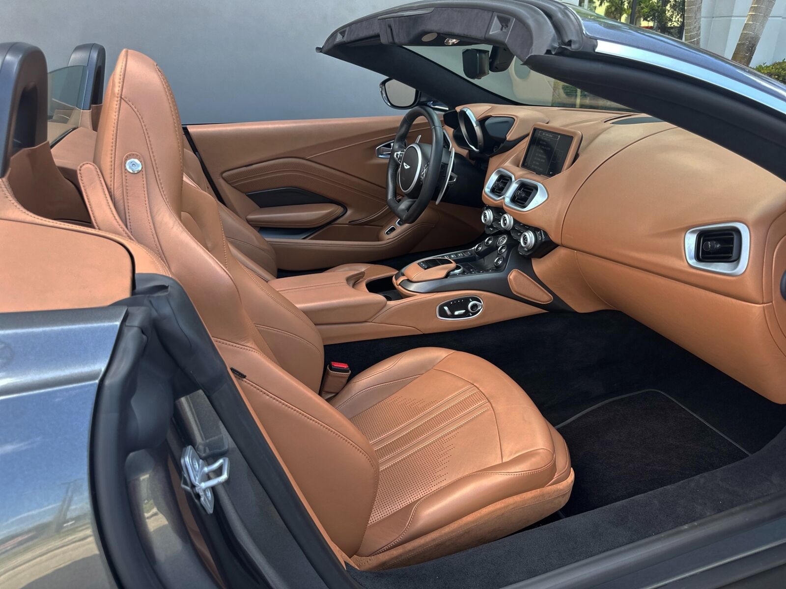 2021 aston martin vantage roadster