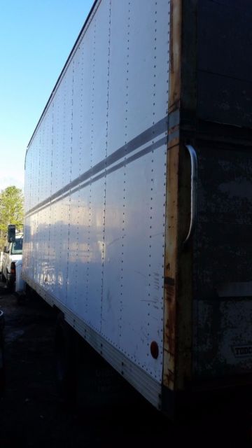 1989 international 4600 w/ 26' high box