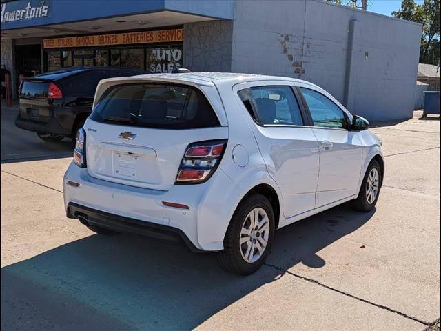 2020 chevrolet sonic lt 4dr hatchback w/1fl