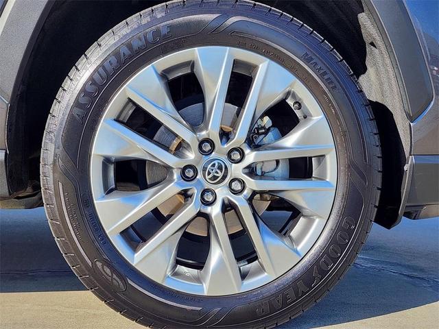 2022 toyota rav4 xle premium