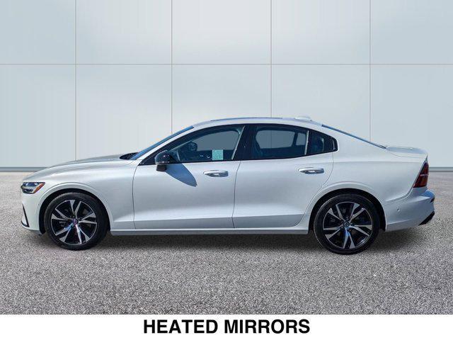 2024 volvo s60 b5 plus dark theme