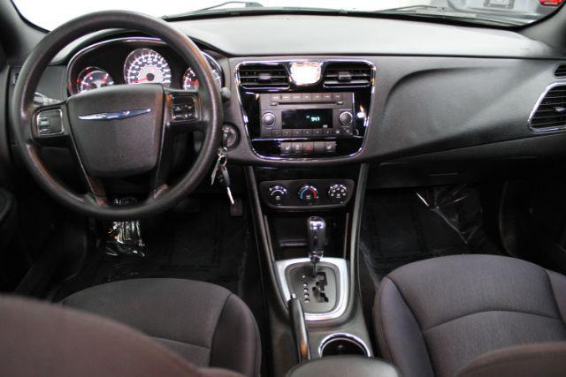 2013 chrysler 200 lx
