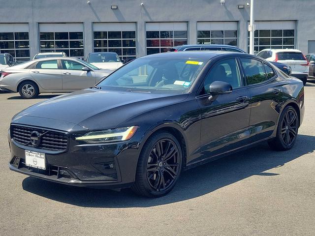 2022 volvo s60 b5 black edition r-design