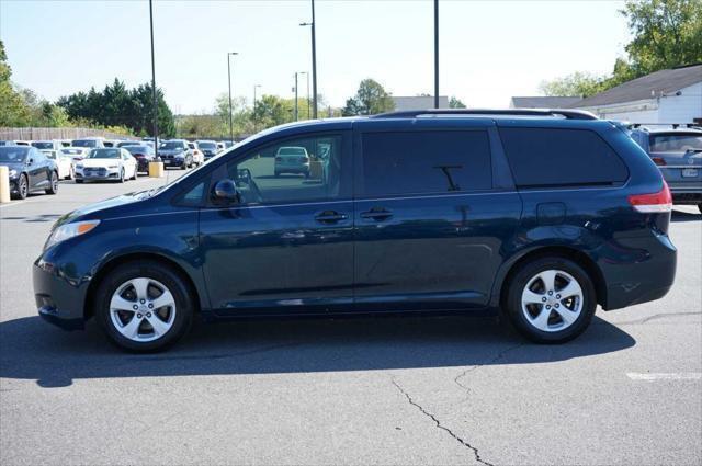 2012 toyota sienna le