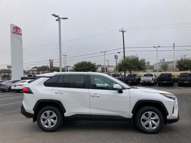 2024 toyota rav4 le