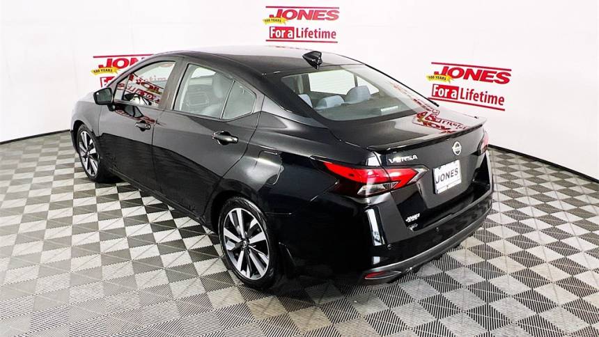 2020 nissan versa sr