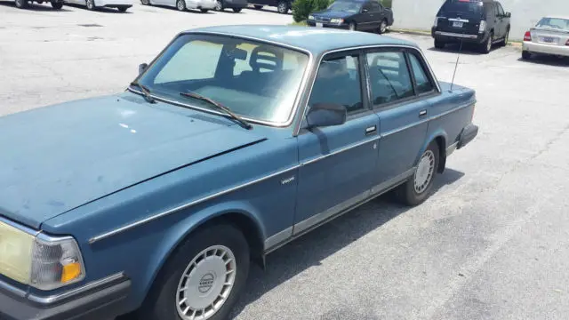 1990 volvo 240 dl sedan 4-door 2.3l
