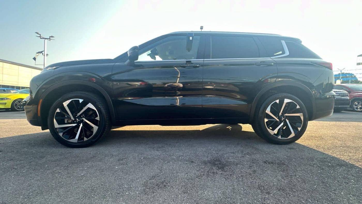 2022 mitsubishi outlander sel