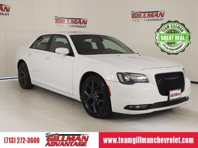2022 chrysler 300 s