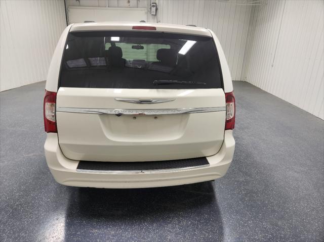 2012 chrysler town & country touring