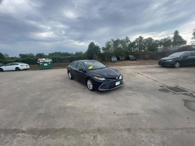 2022 toyota camry le