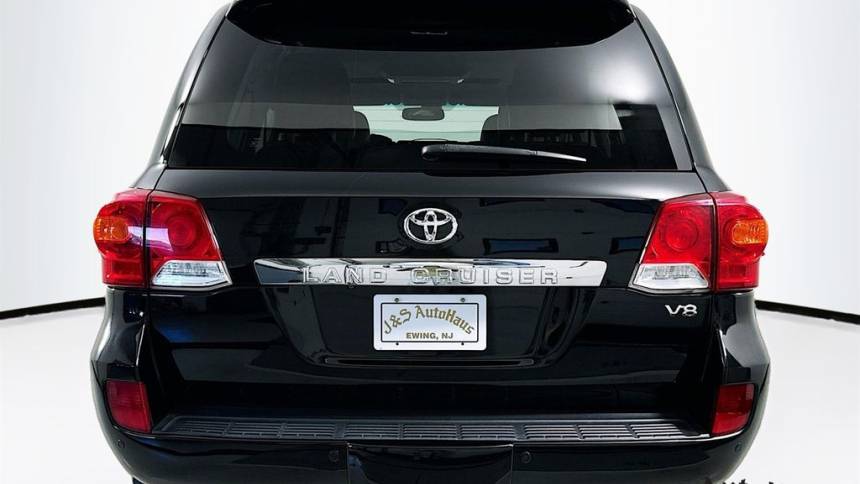 2013 toyota land cruiser base