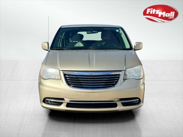 2011 chrysler town & country touring