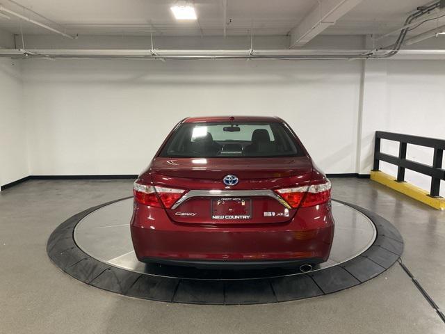 2016 toyota camry hybrid se