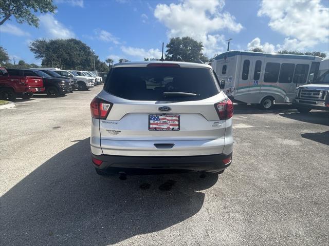 2019 ford escape se