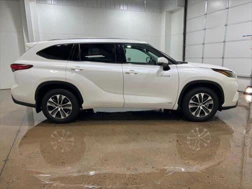 2021 toyota highlander hybrid xle in beaverdale heights, iowa