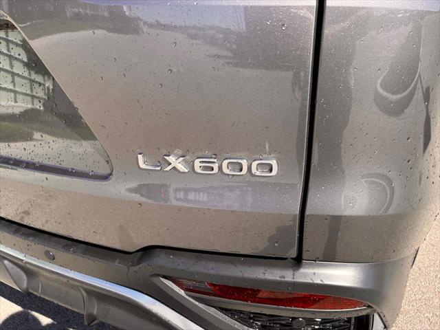2023 lexus lx 600 base