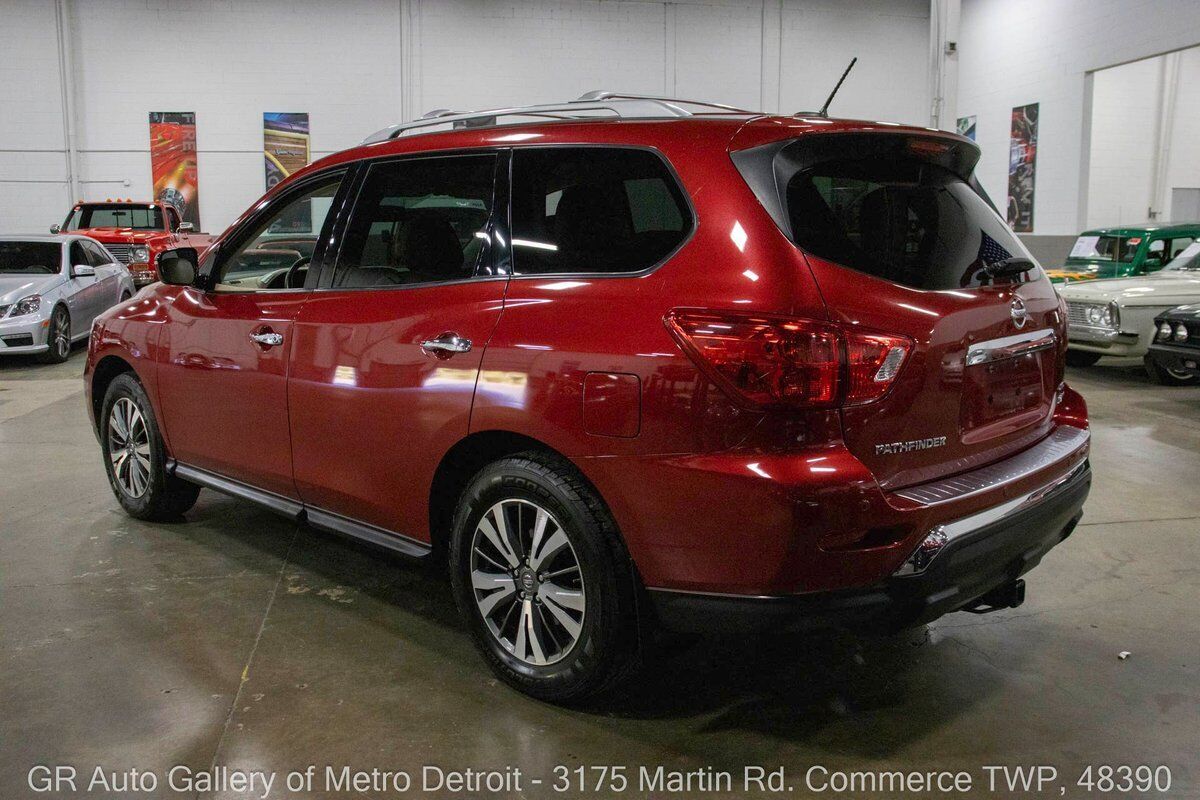 2017 nissan pathfinder sv