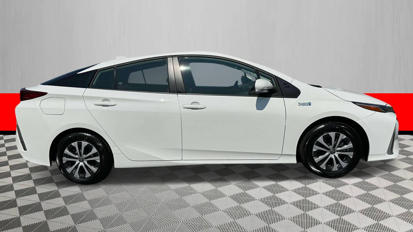 2021 toyota prius prime le