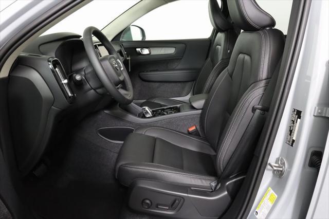 2025 volvo xc40 plus bright theme