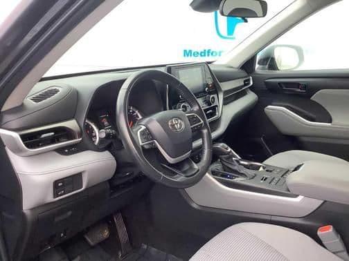 2022 toyota highlander l 4dr all-wheel drive in medford, oregon