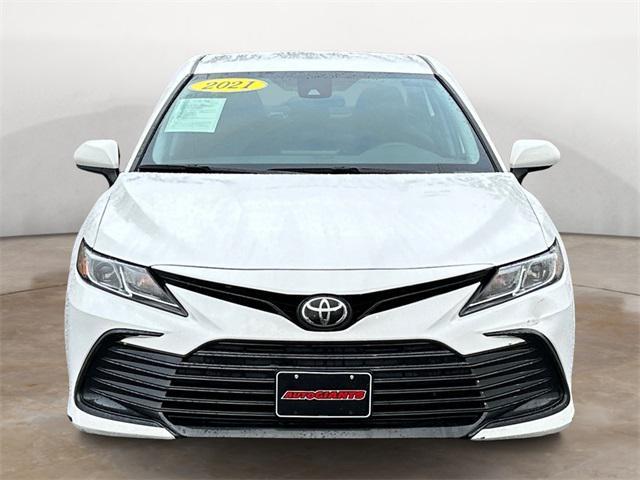 2021 toyota camry le