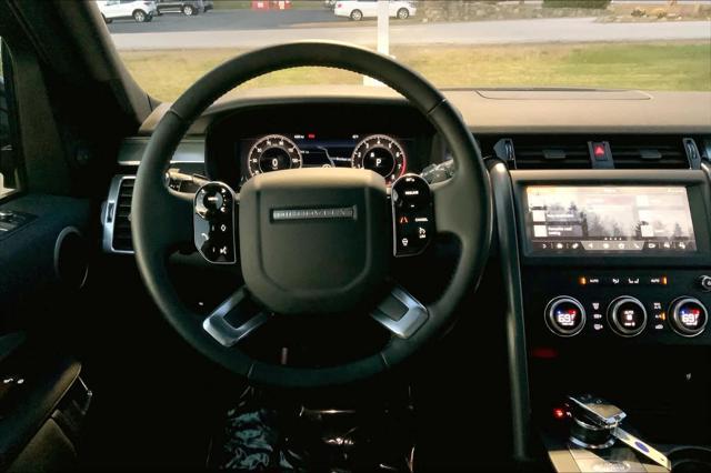 2020 land rover discovery landmark edition