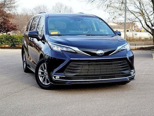 2022 toyota sienna in minneapolis, minnesota