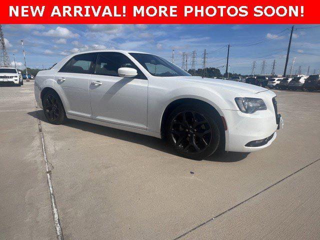 2022 chrysler 300 s