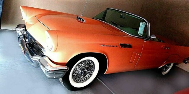 gorgeous car inside and out. arrow straight, no rust, arizona car,adult driven