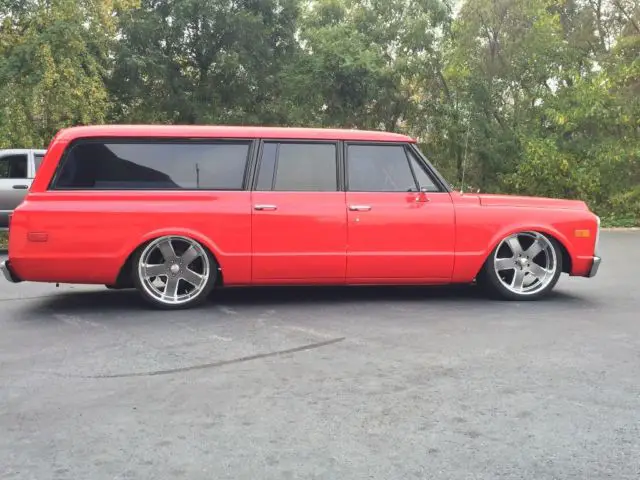 1970 c10 suburban, bagged, 383/th400, new interior