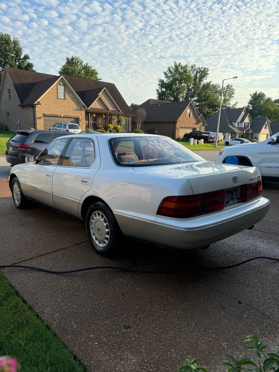 1992 toyota celsior white
