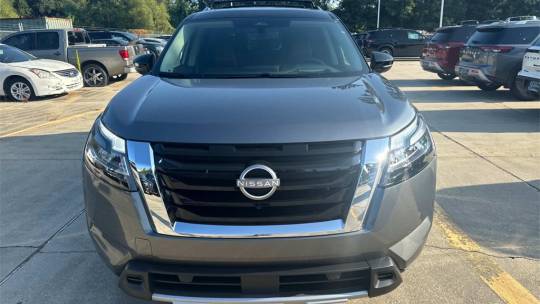 2024 Nissan Pathfinder platinum
