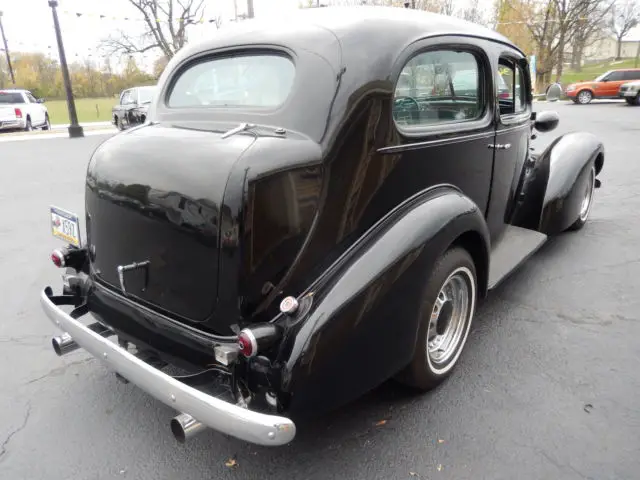 1936 oldsmobile 2-door sedan - street rod - 350/auto