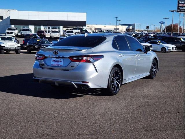 2022 toyota camry se