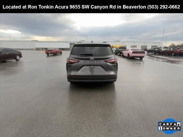 2021 toyota sienna le