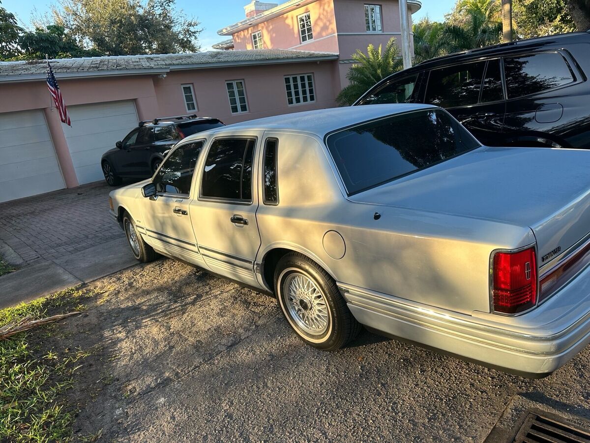 1993 lincoln town car grey rwd automatic executive