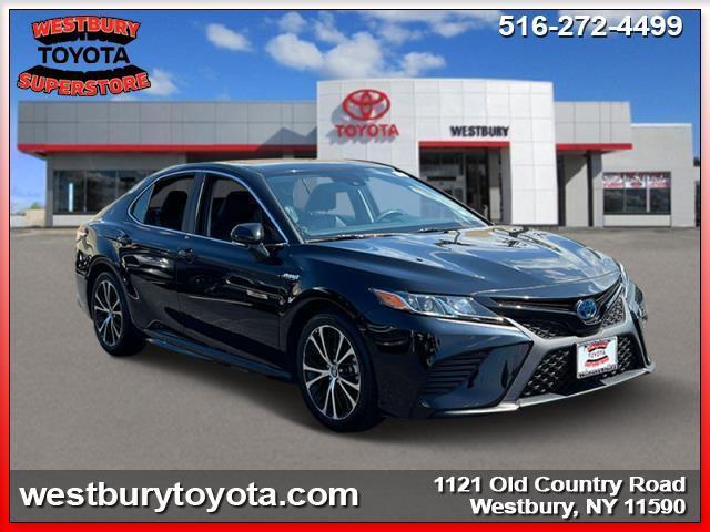 2019 toyota camry hybrid se