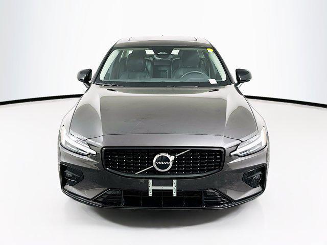 2024 volvo s60 b5 core dark theme
